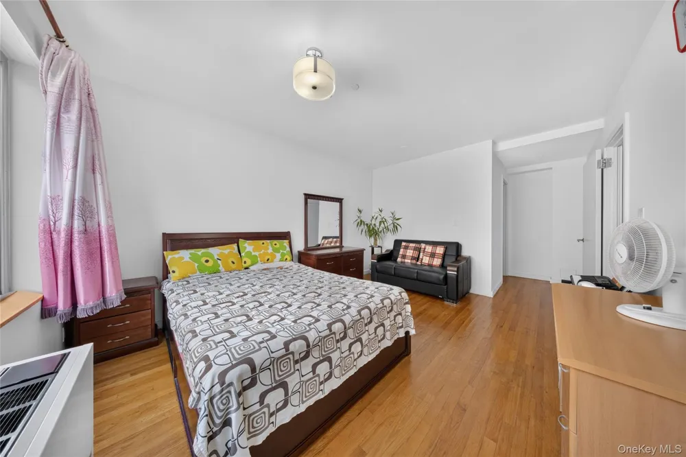 71-28 163rd Street #2A Fresh Meadows, NY 11365