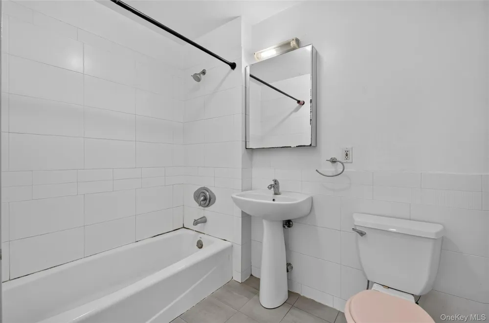71-28 163rd Street #2A Fresh Meadows, NY 11365