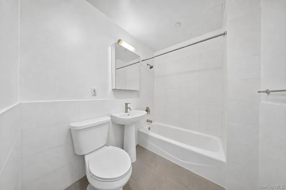 71-28 163rd Street #2A Fresh Meadows, NY 11365