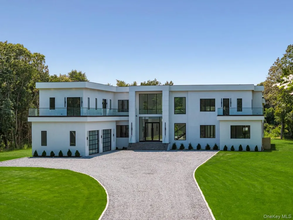 36 Old Neck Road S Center Moriches, NY 11934