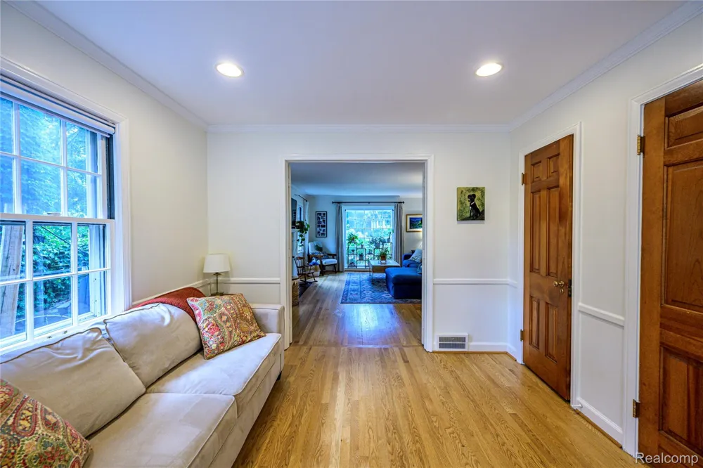 656 W Maplehurst Street Ferndale City, MI 48220