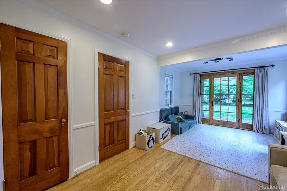656 W Maplehurst Street Ferndale City, MI 48220