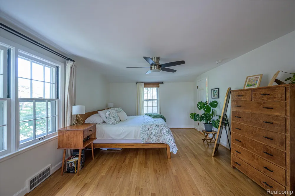 656 W Maplehurst Street Ferndale City, MI 48220