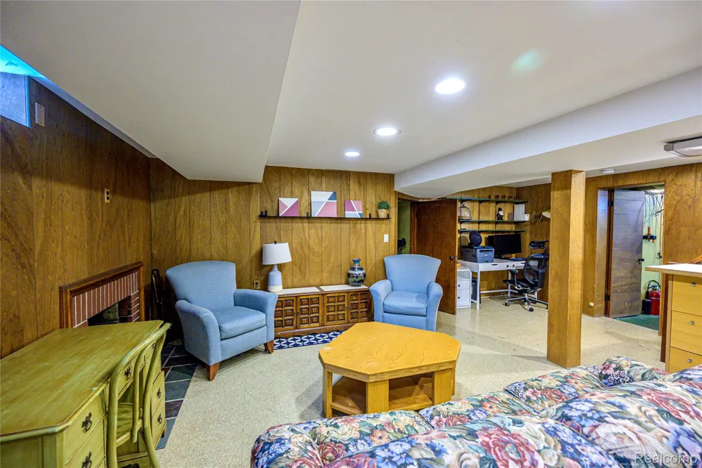 656 W Maplehurst Street Ferndale City, MI 48220