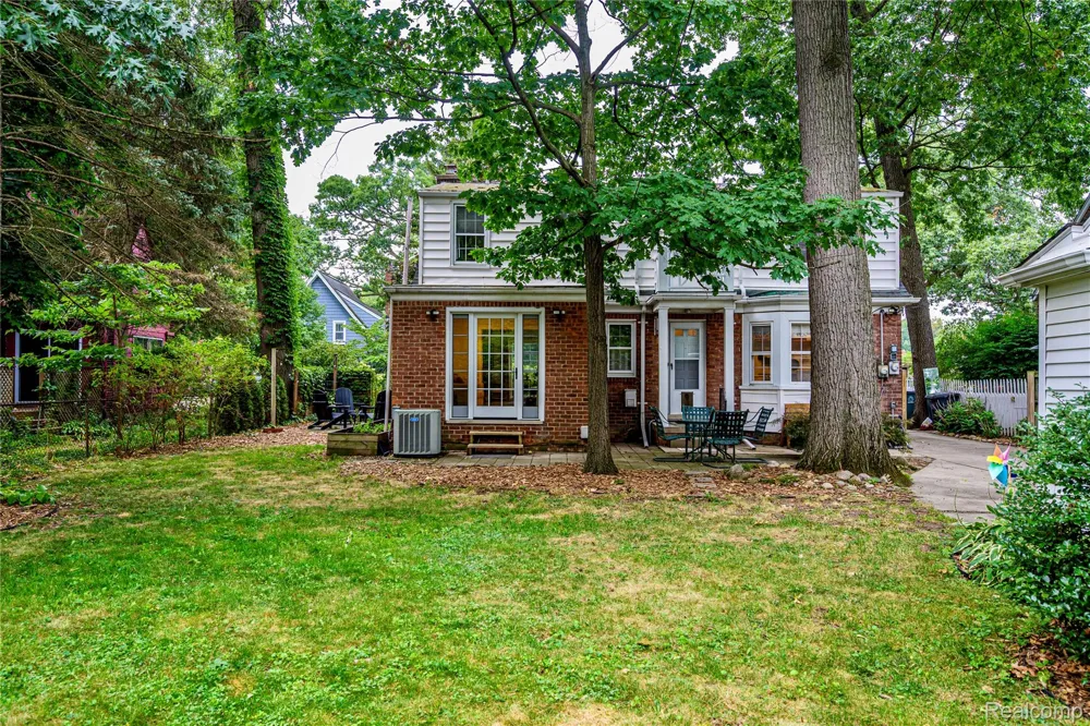 656 W Maplehurst Street Ferndale City, MI 48220