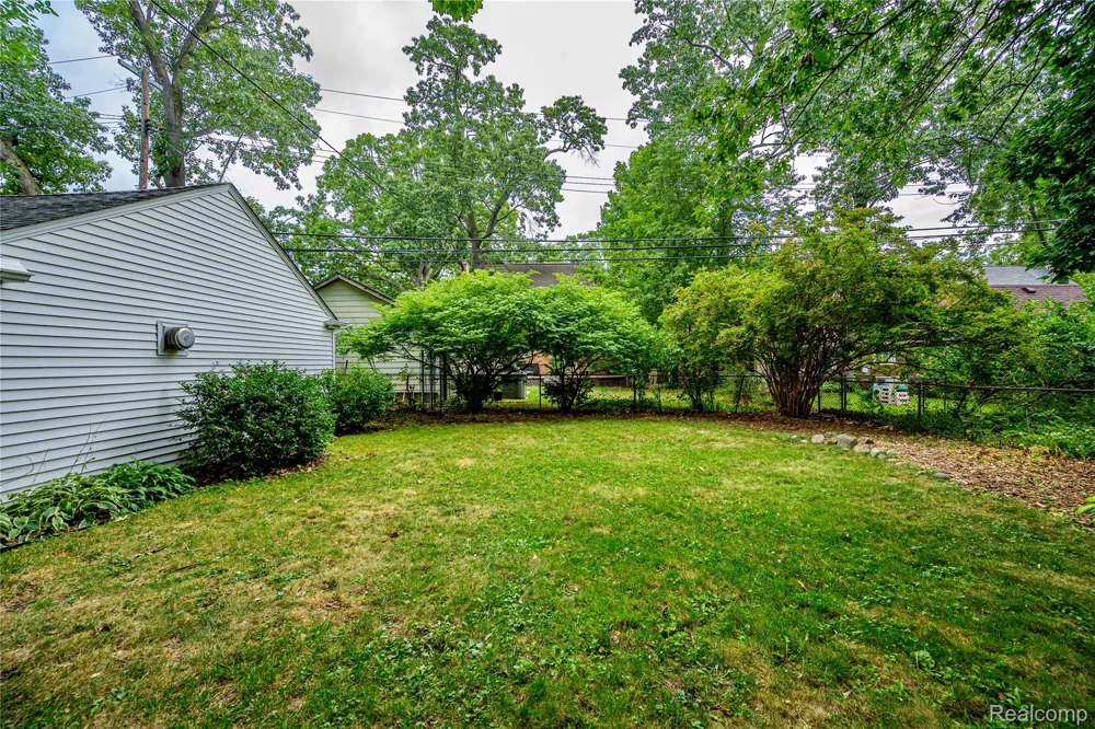 656 W Maplehurst Street Ferndale City, MI 48220