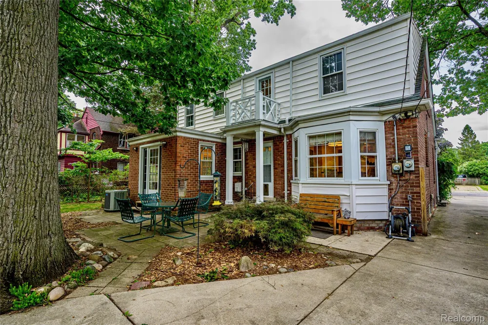 656 W Maplehurst Street Ferndale City, MI 48220