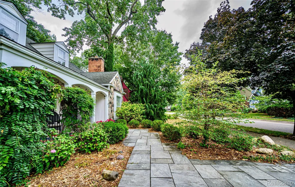 656 W Maplehurst Street Ferndale City, MI 48220