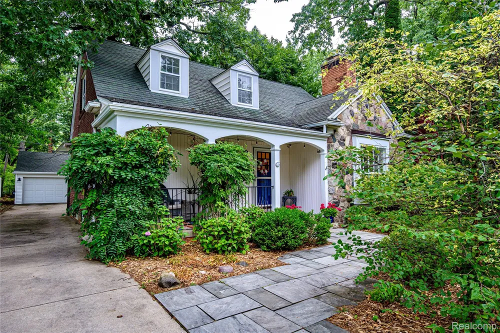 656 W Maplehurst Street Ferndale City, MI 48220