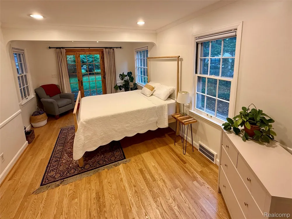 656 W Maplehurst Street Ferndale City, MI 48220