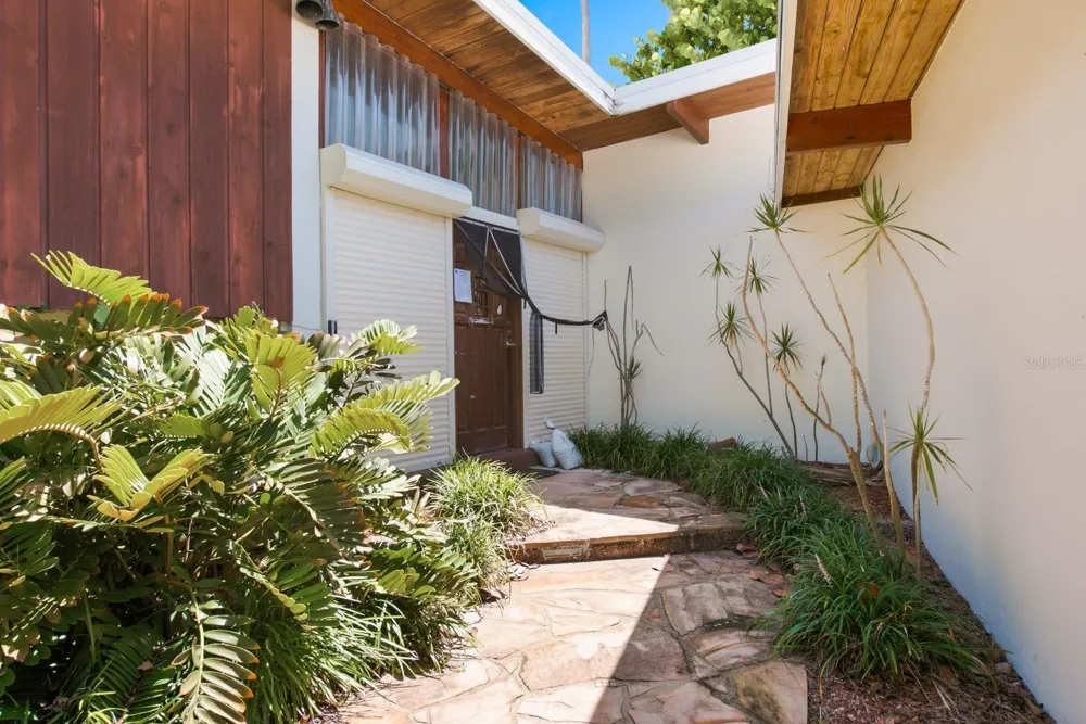 31 DOLPHIN DRIVE Treasure Island, FL 33706