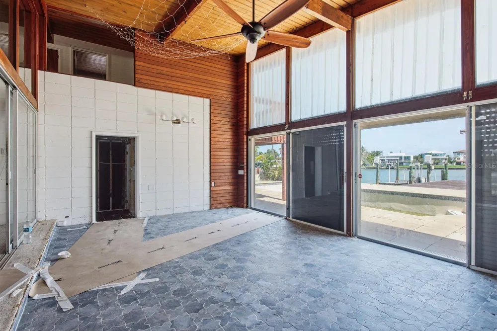 31 DOLPHIN DRIVE Treasure Island, FL 33706
