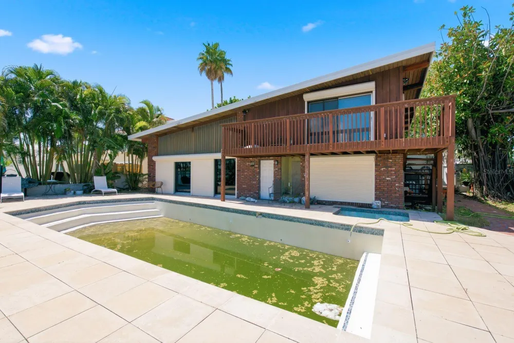 31 DOLPHIN DRIVE Treasure Island, FL 33706