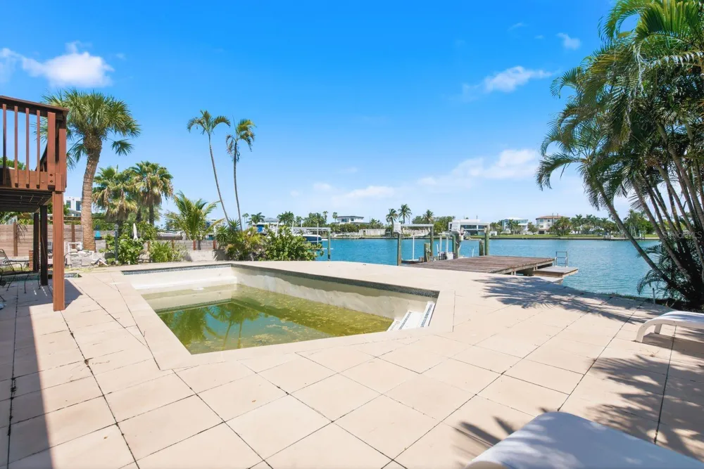 31 DOLPHIN DRIVE Treasure Island, FL 33706
