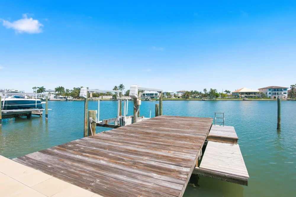 31 DOLPHIN DRIVE Treasure Island, FL 33706