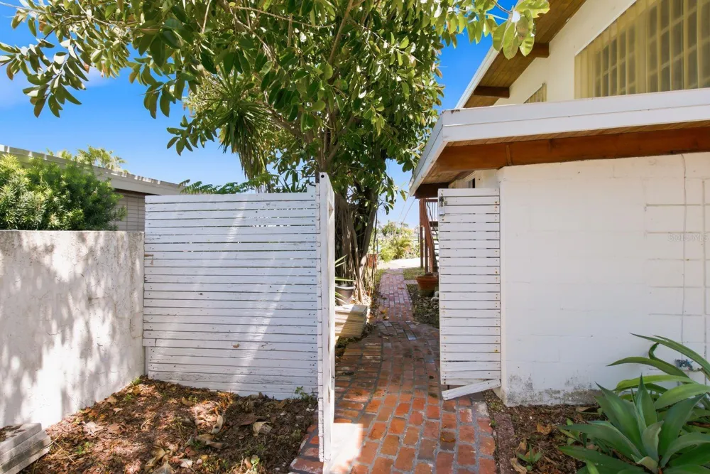 31 DOLPHIN DRIVE Treasure Island, FL 33706
