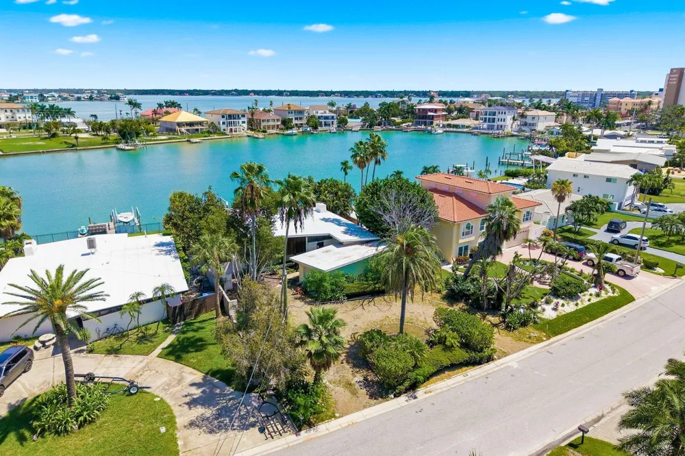 31 DOLPHIN DRIVE Treasure Island, FL 33706