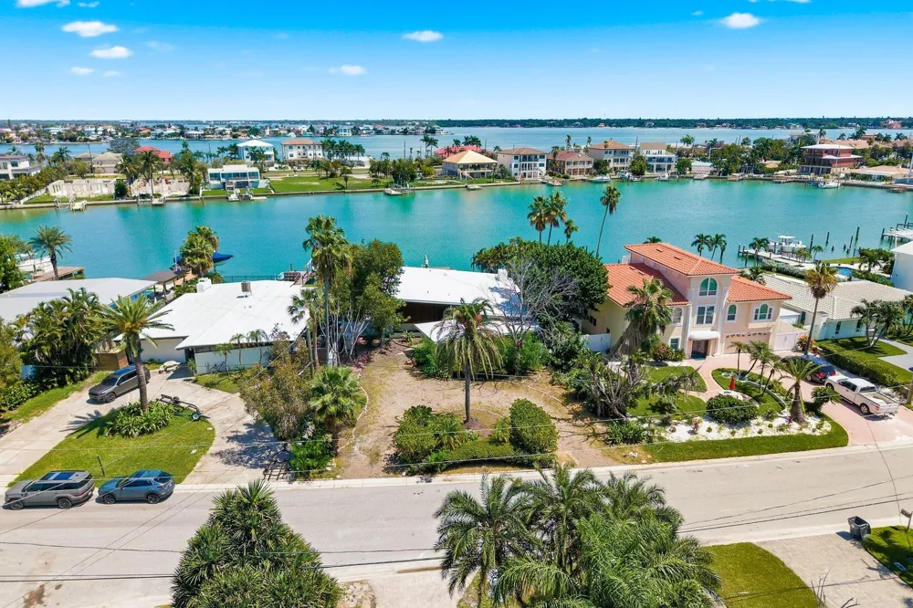 31 DOLPHIN DRIVE Treasure Island, FL 33706