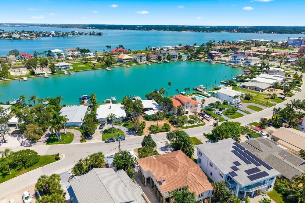 31 DOLPHIN DRIVE Treasure Island, FL 33706