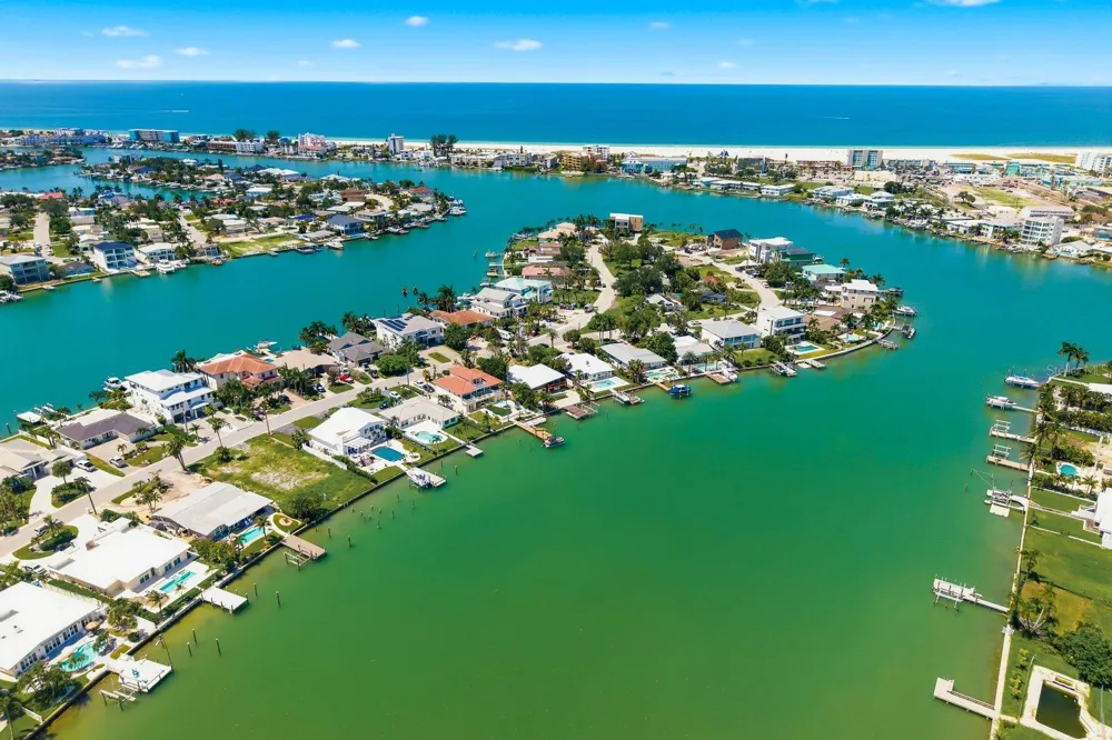 31 DOLPHIN DRIVE Treasure Island, FL 33706