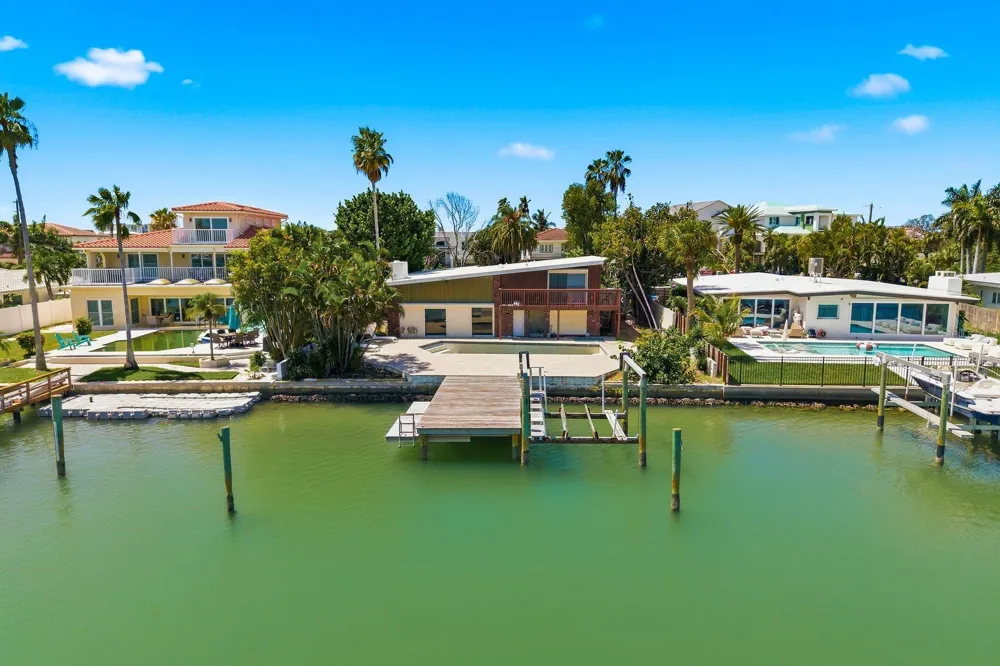 31 DOLPHIN DRIVE Treasure Island, FL 33706