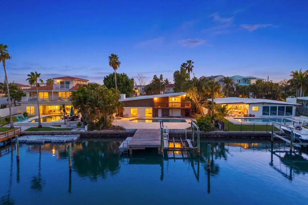 31 DOLPHIN DRIVE Treasure Island, FL 33706