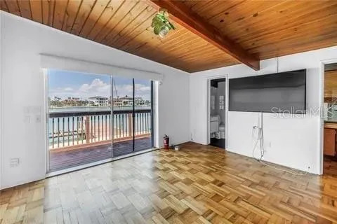 31 DOLPHIN DRIVE Treasure Island, FL 33706