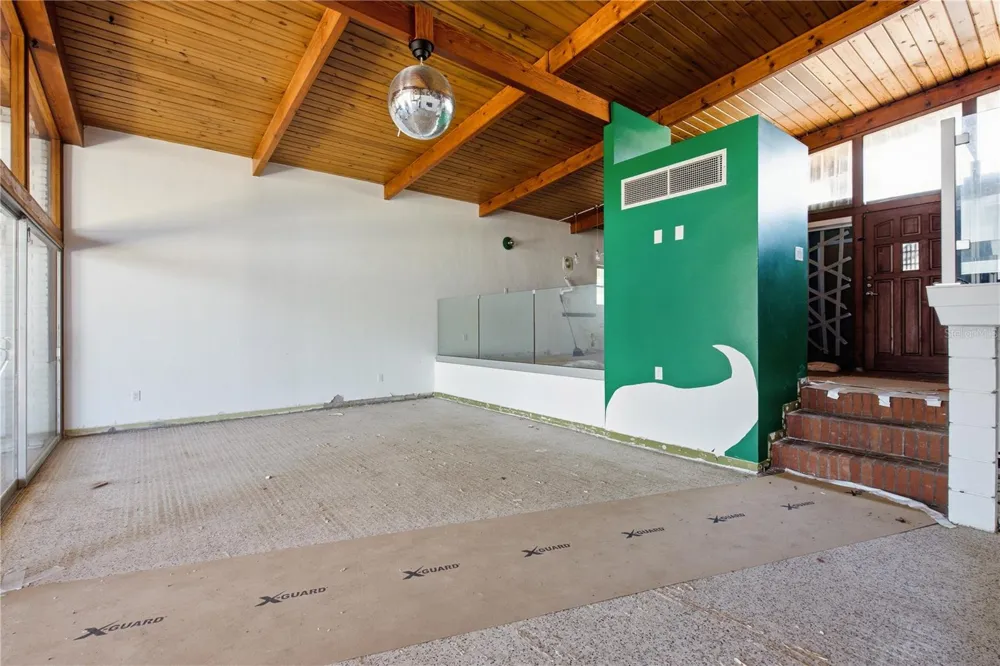 31 DOLPHIN DRIVE Treasure Island, FL 33706