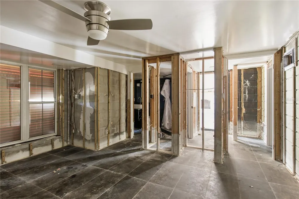 31 DOLPHIN DRIVE Treasure Island, FL 33706