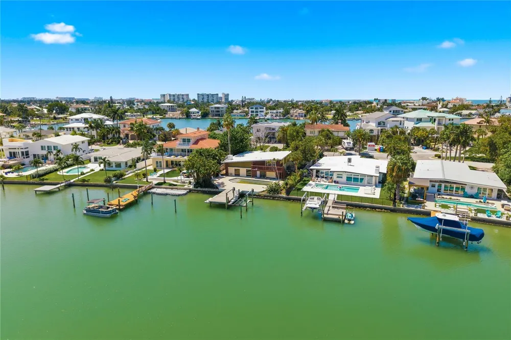 31 DOLPHIN DRIVE Treasure Island, FL 33706