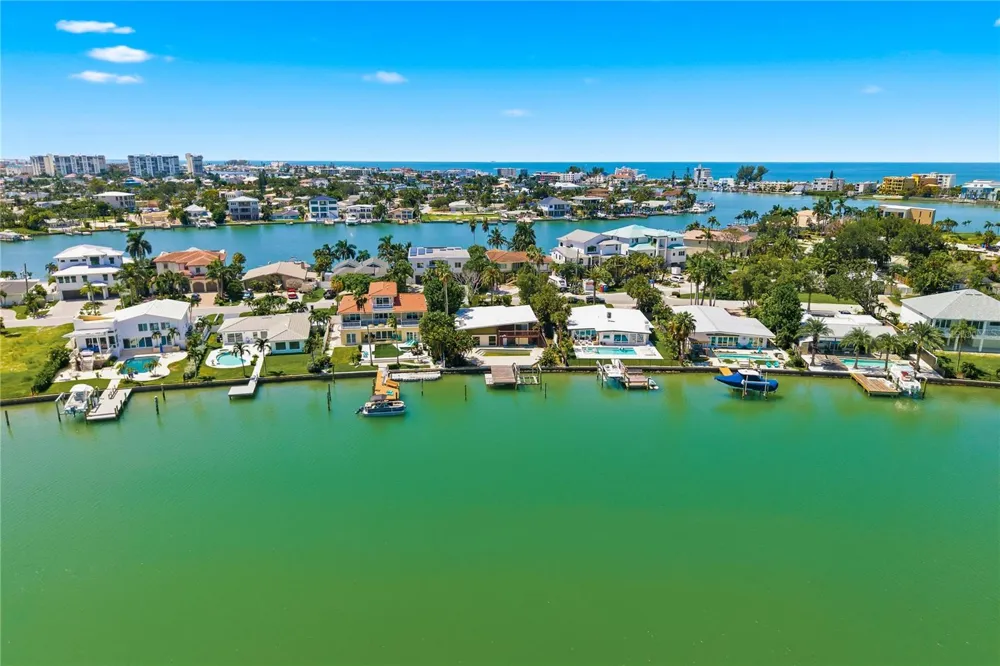 31 DOLPHIN DRIVE Treasure Island, FL 33706
