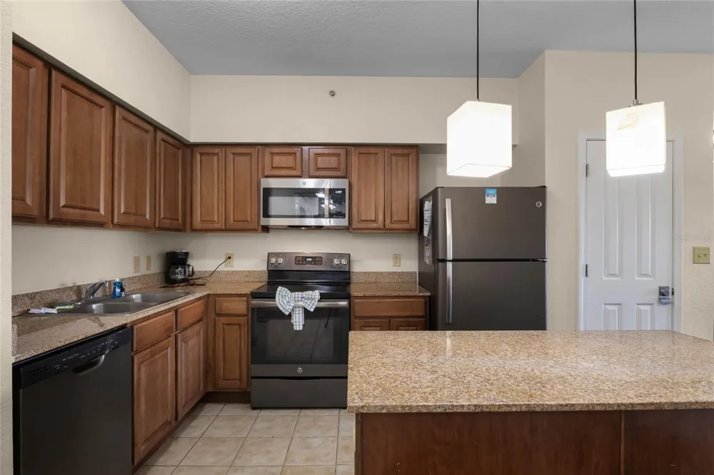 12527 FLORIDAYS RESORT DRIVE #512E Orlando, FL 32821