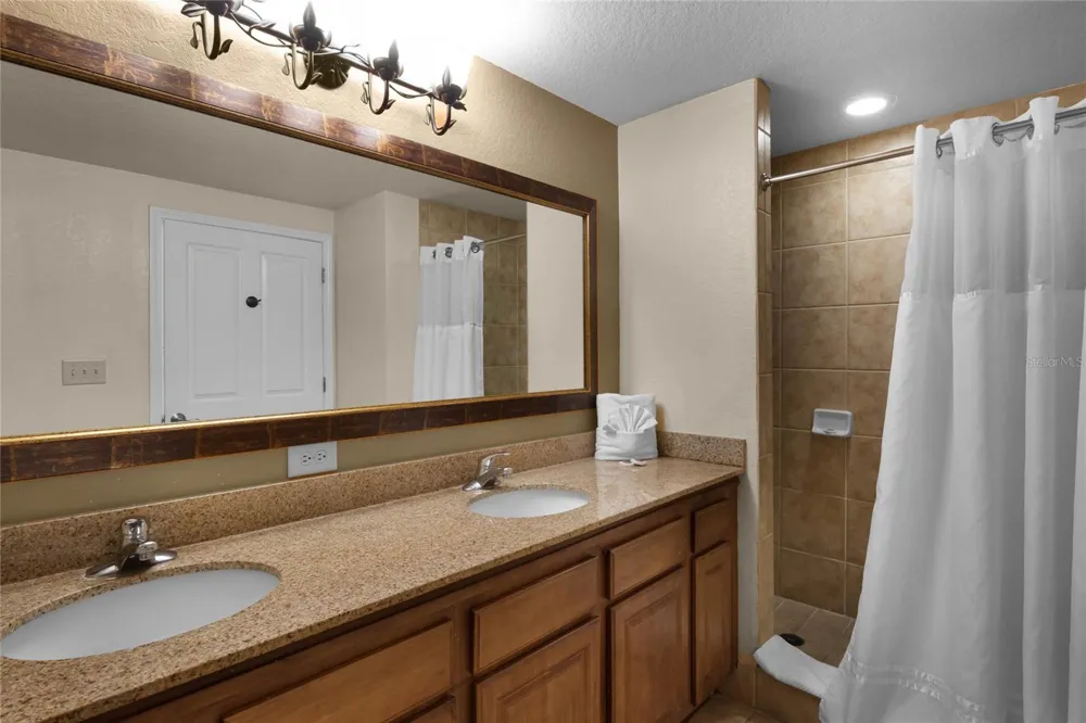 12527 FLORIDAYS RESORT DRIVE #512E Orlando, FL 32821