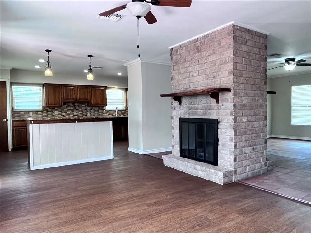 501 Dolphin Place Corpus Christi, TX 78411