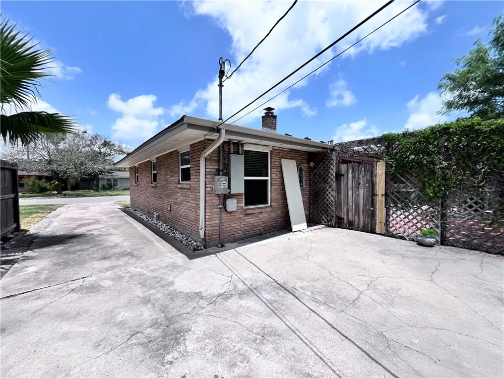 501 Dolphin Place Corpus Christi, TX 78411