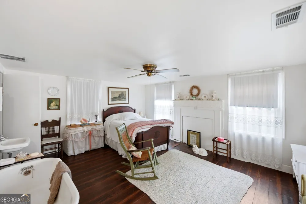 1880 Dames Ferry RD Forsyth, GA 31029
