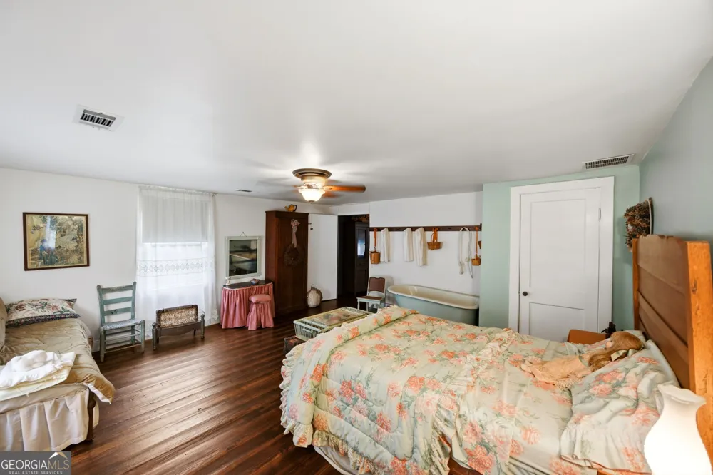 1880 Dames Ferry RD Forsyth, GA 31029