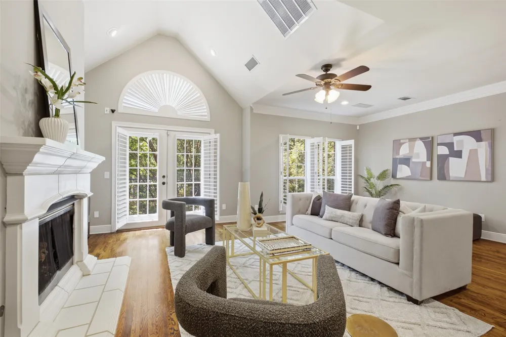 14891 Towne Lake Circle Addison, TX 75001