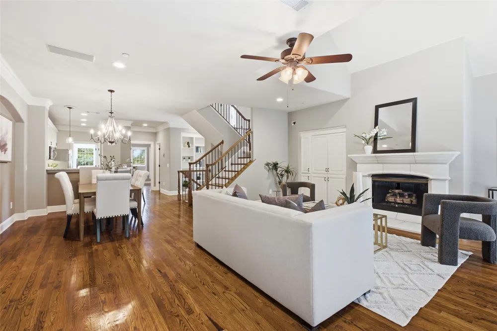 14891 Towne Lake Circle Addison, TX 75001