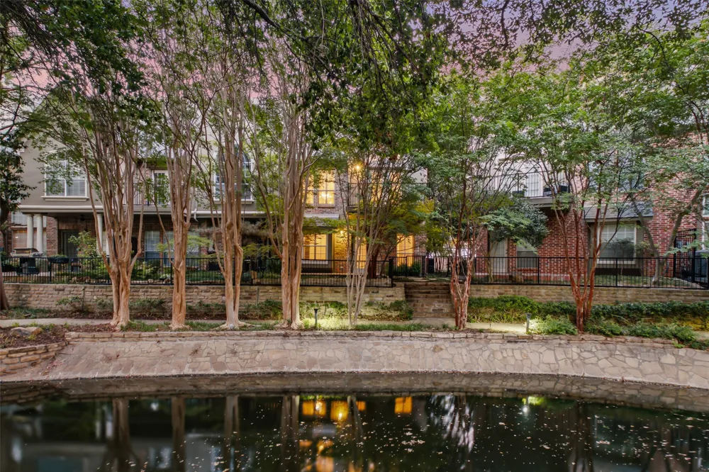 14891 Towne Lake Circle Addison, TX 75001