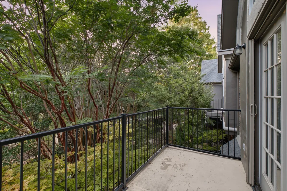 14891 Towne Lake Circle Addison, TX 75001