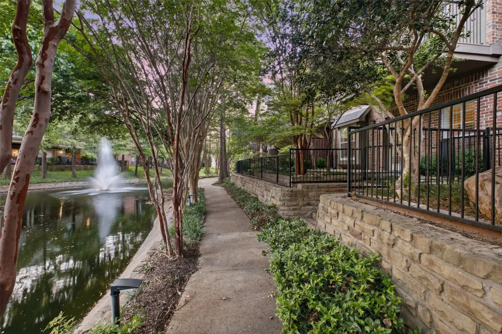 14891 Towne Lake Circle Addison, TX 75001