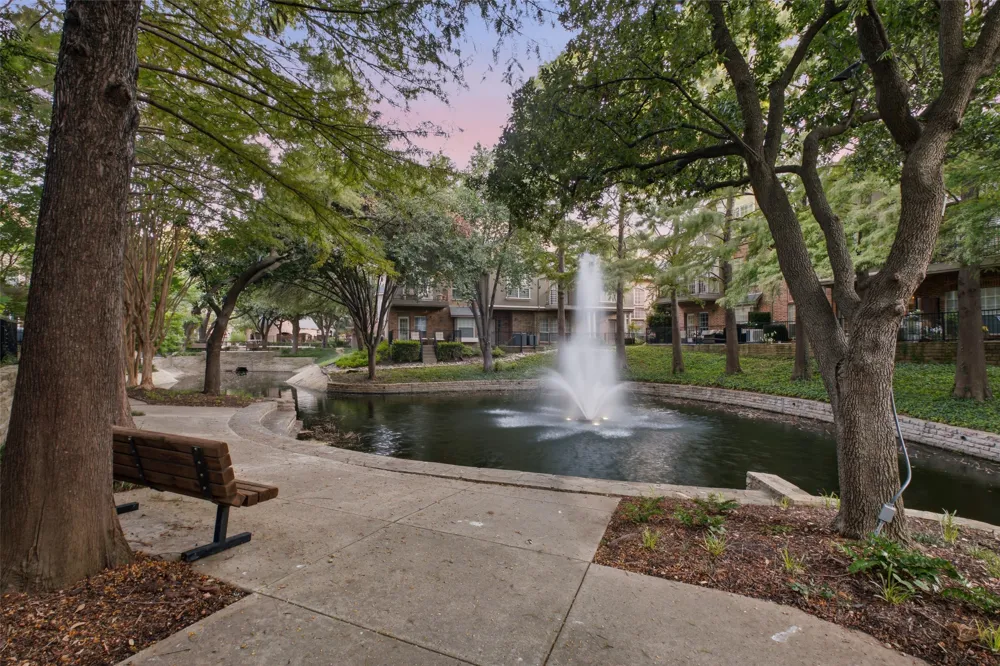 14891 Towne Lake Circle Addison, TX 75001