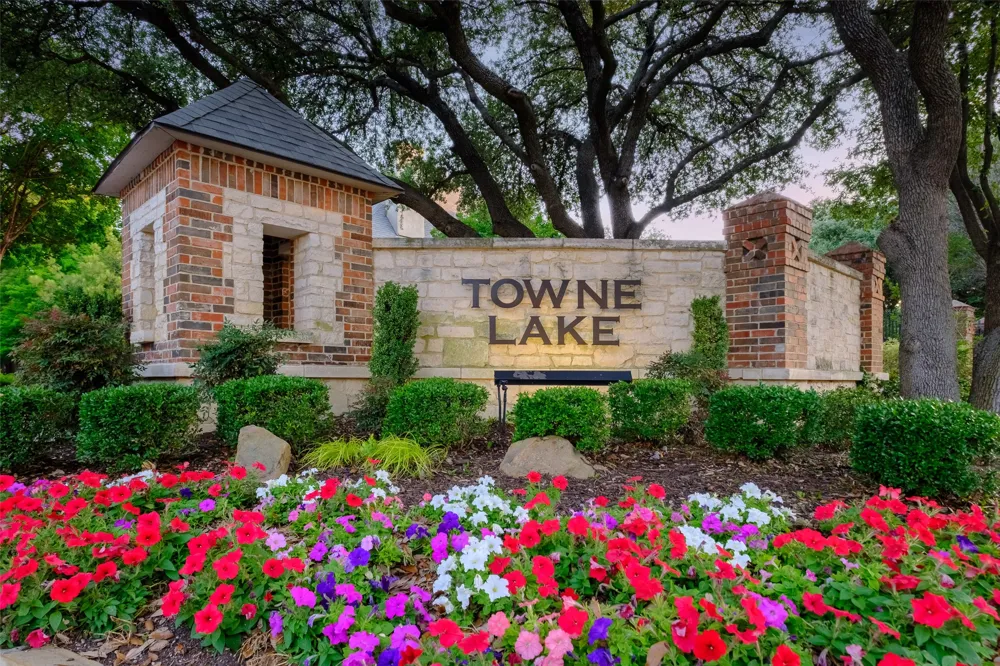 14891 Towne Lake Circle Addison, TX 75001