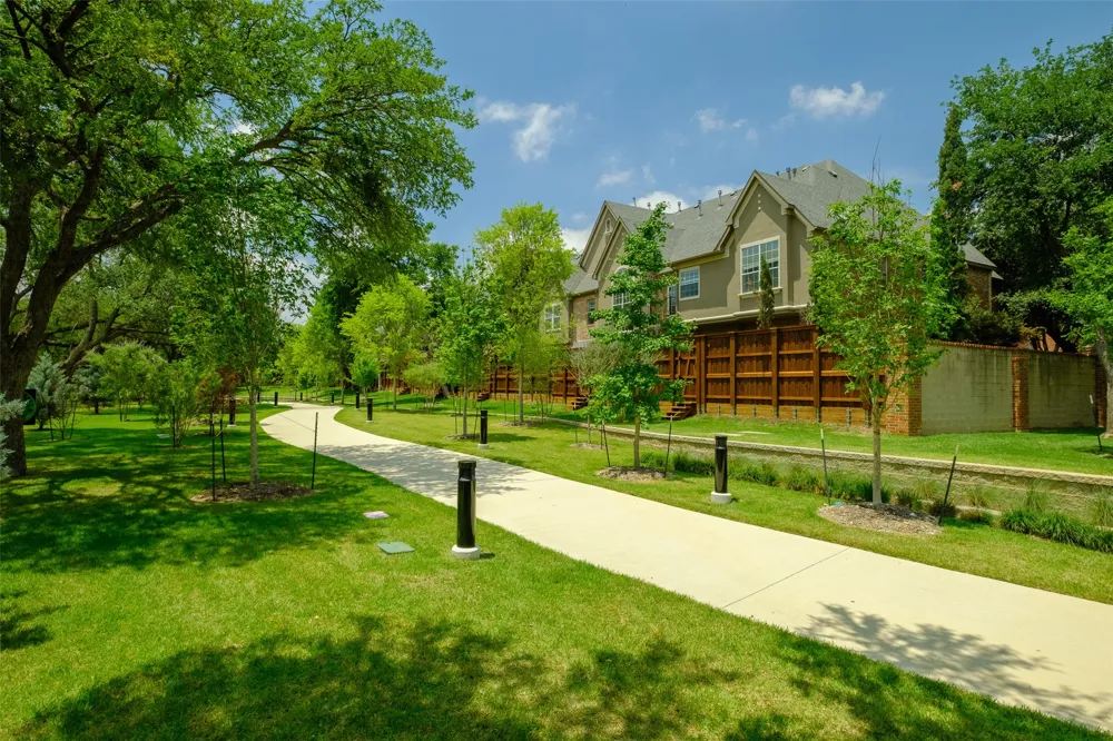 14891 Towne Lake Circle Addison, TX 75001