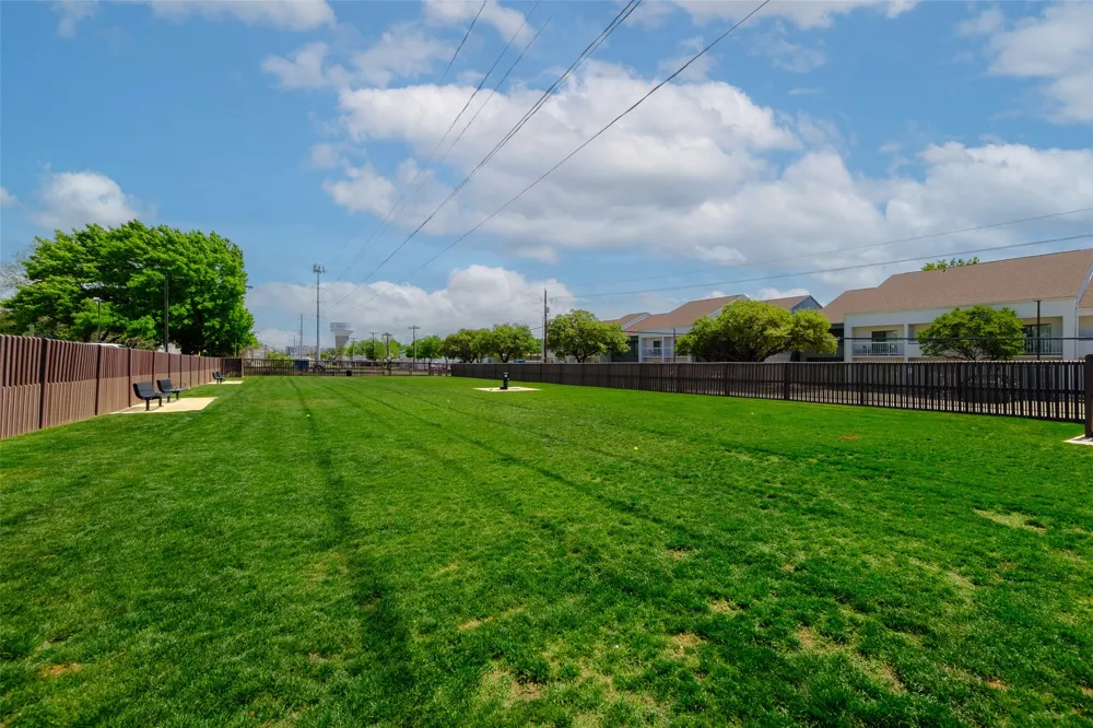 14891 Towne Lake Circle Addison, TX 75001