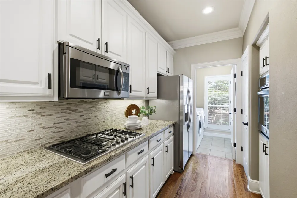 14891 Towne Lake Circle Addison, TX 75001