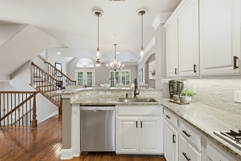 14891 Towne Lake Circle Addison, TX 75001
