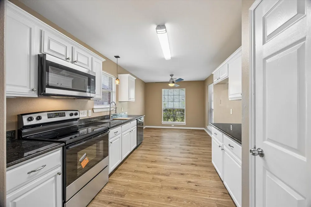 4341 Country Club Drive Dickinson, TX 77539