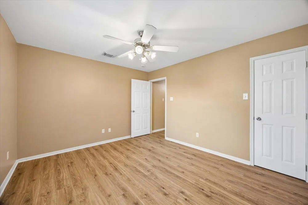 4341 Country Club Drive Dickinson, TX 77539